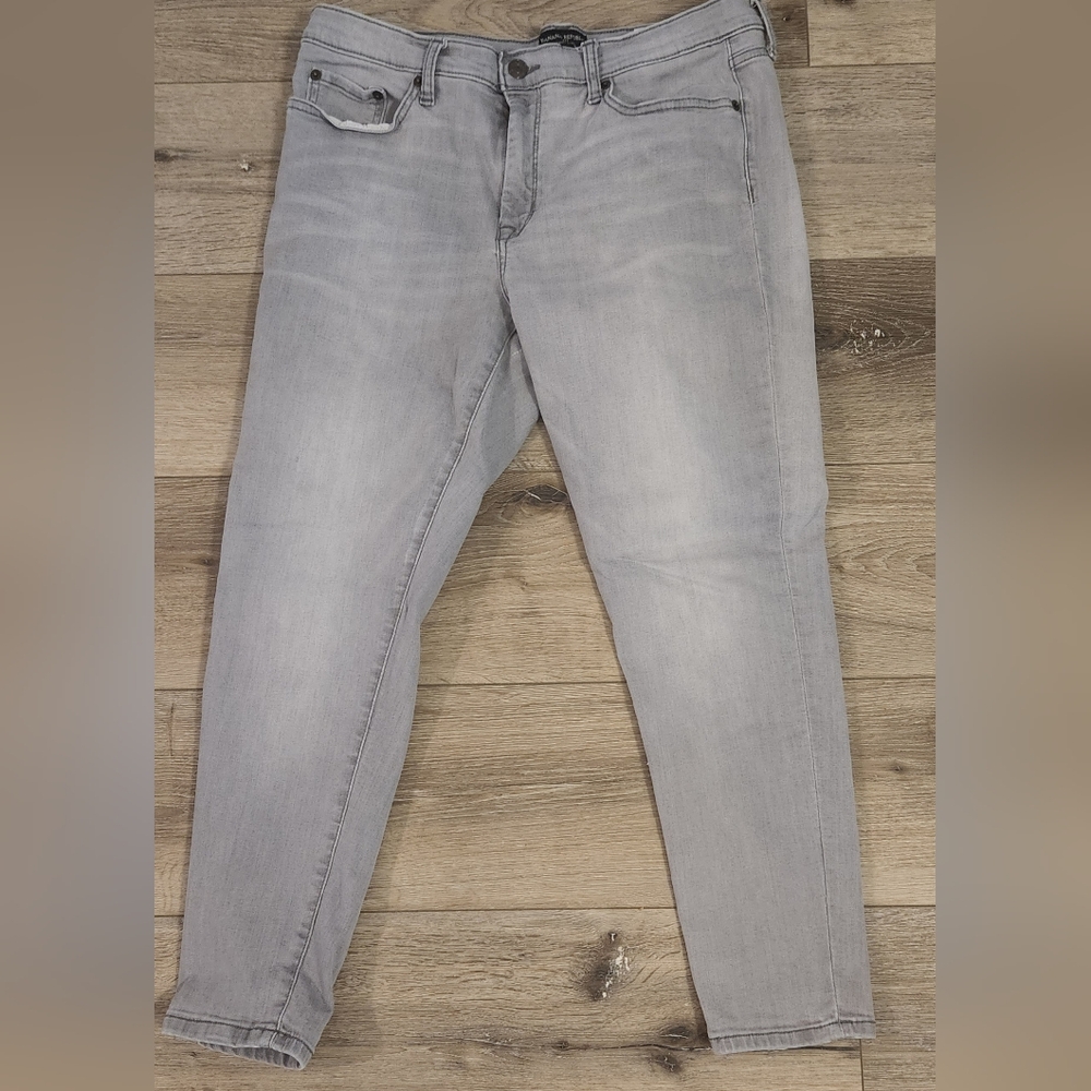 Sweet pair of Banana Republic Sculpt Skinny jeans